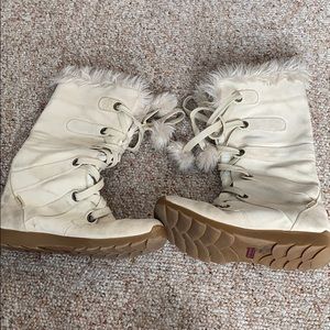 Women’s winter snow boots